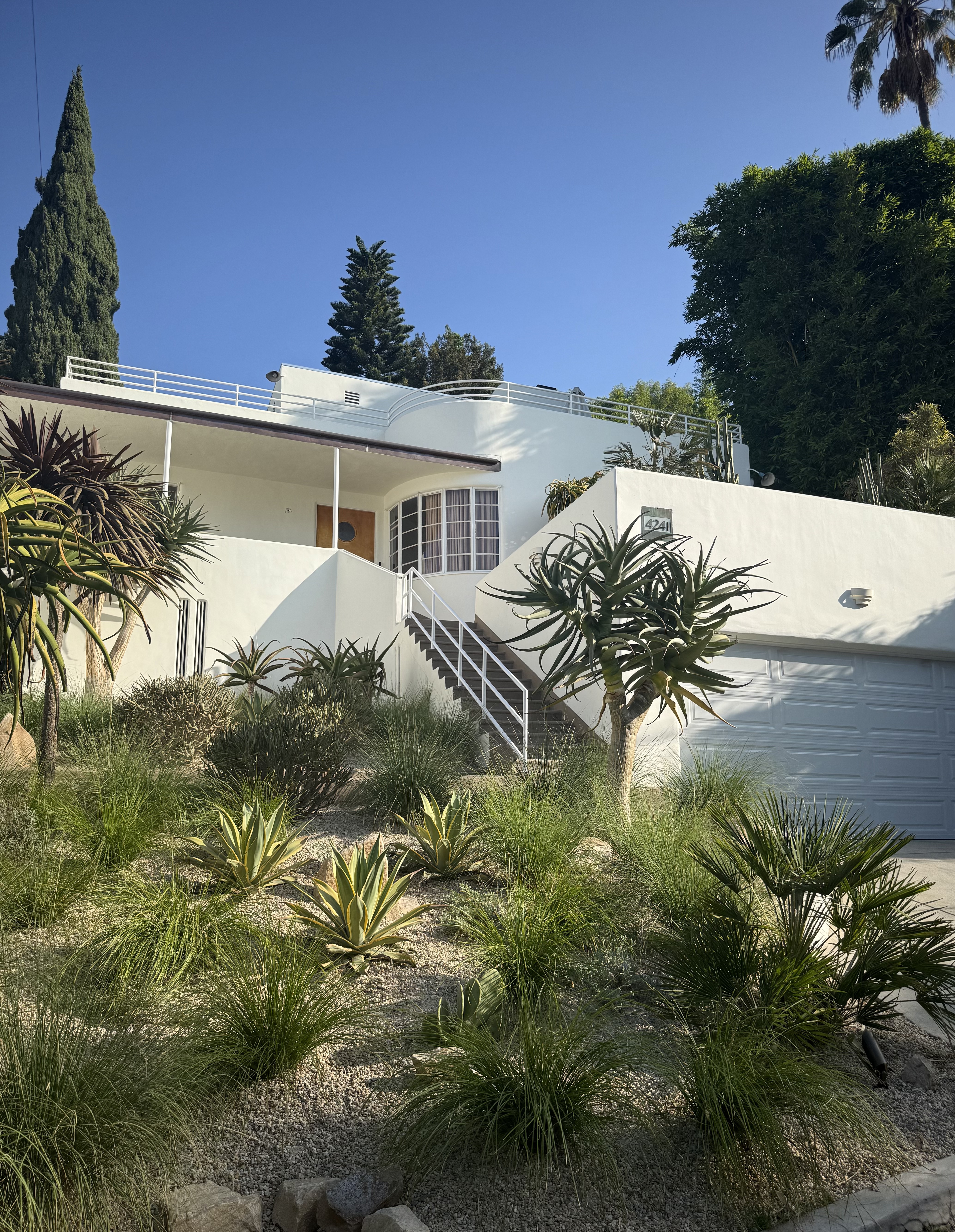 Streamline Moderne (view 5 of 5)