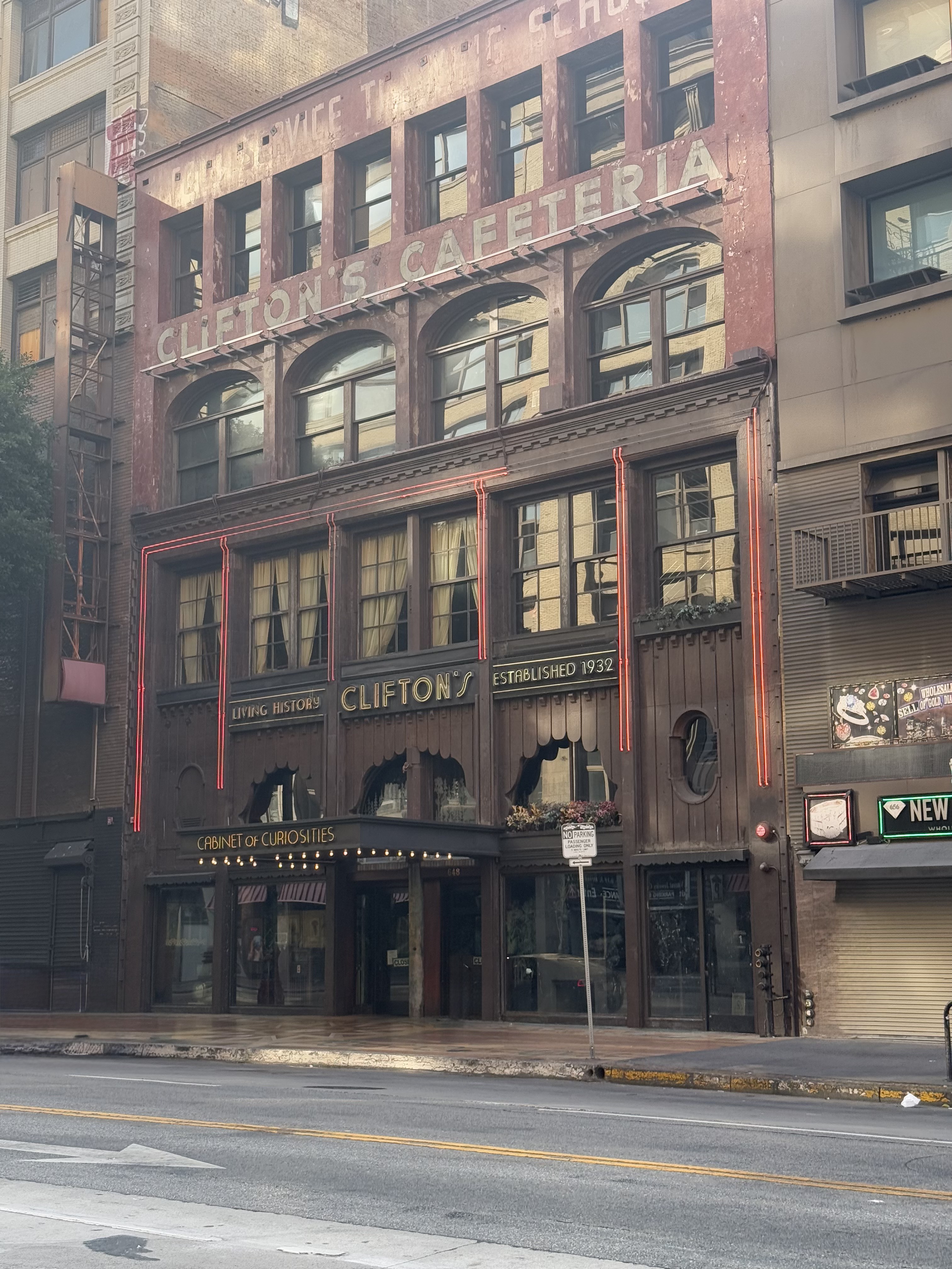 Cliftons, Wurdeman & Becket, 1904/1939, Downtown La (view 2 of 2)