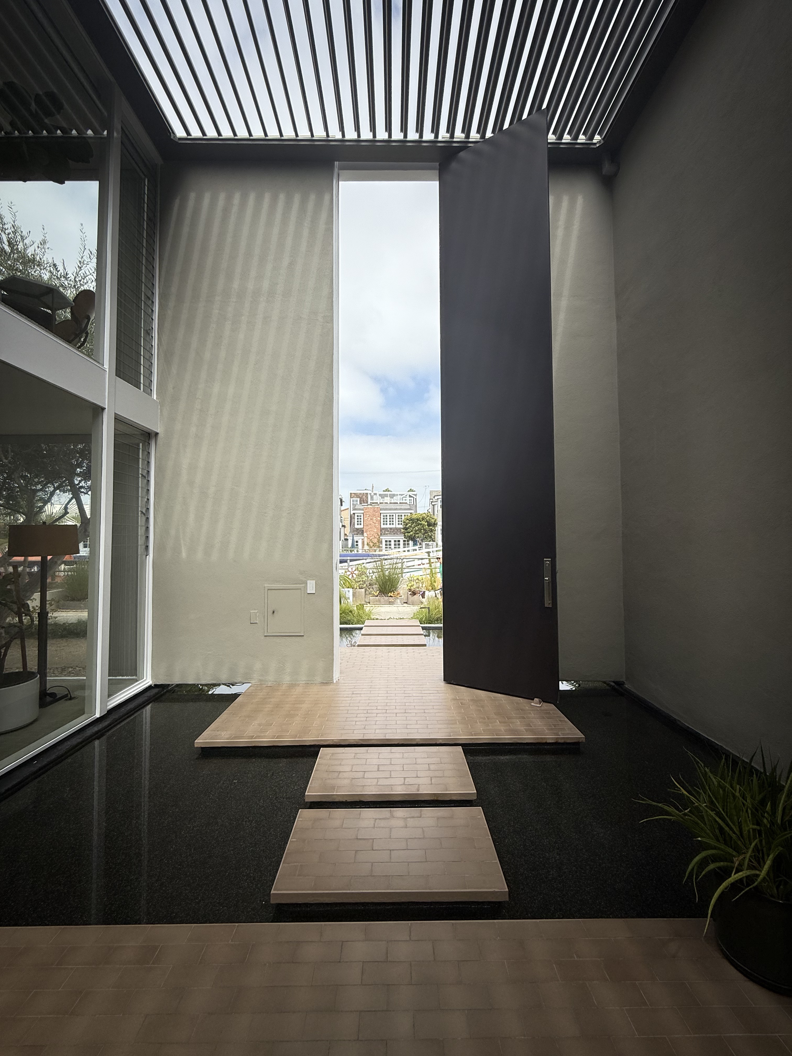 Frank House CSH #25, Edward A. Killingsworth, 1962, Long Beach (view 2 of 3)