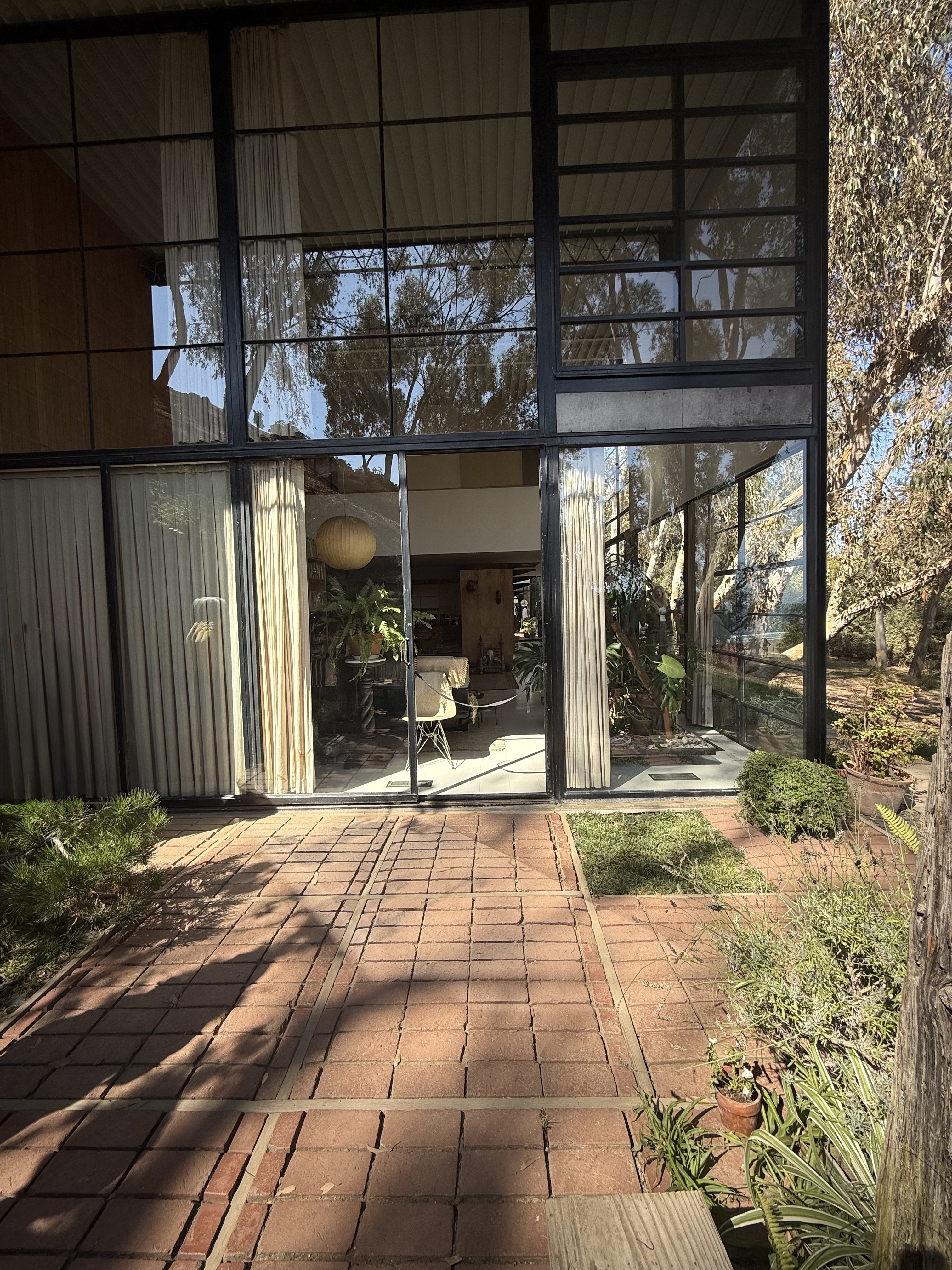 Eames House CSH #8, Charles & Ray Eames, 1948, Pacific Palisades (view 2 of 17)