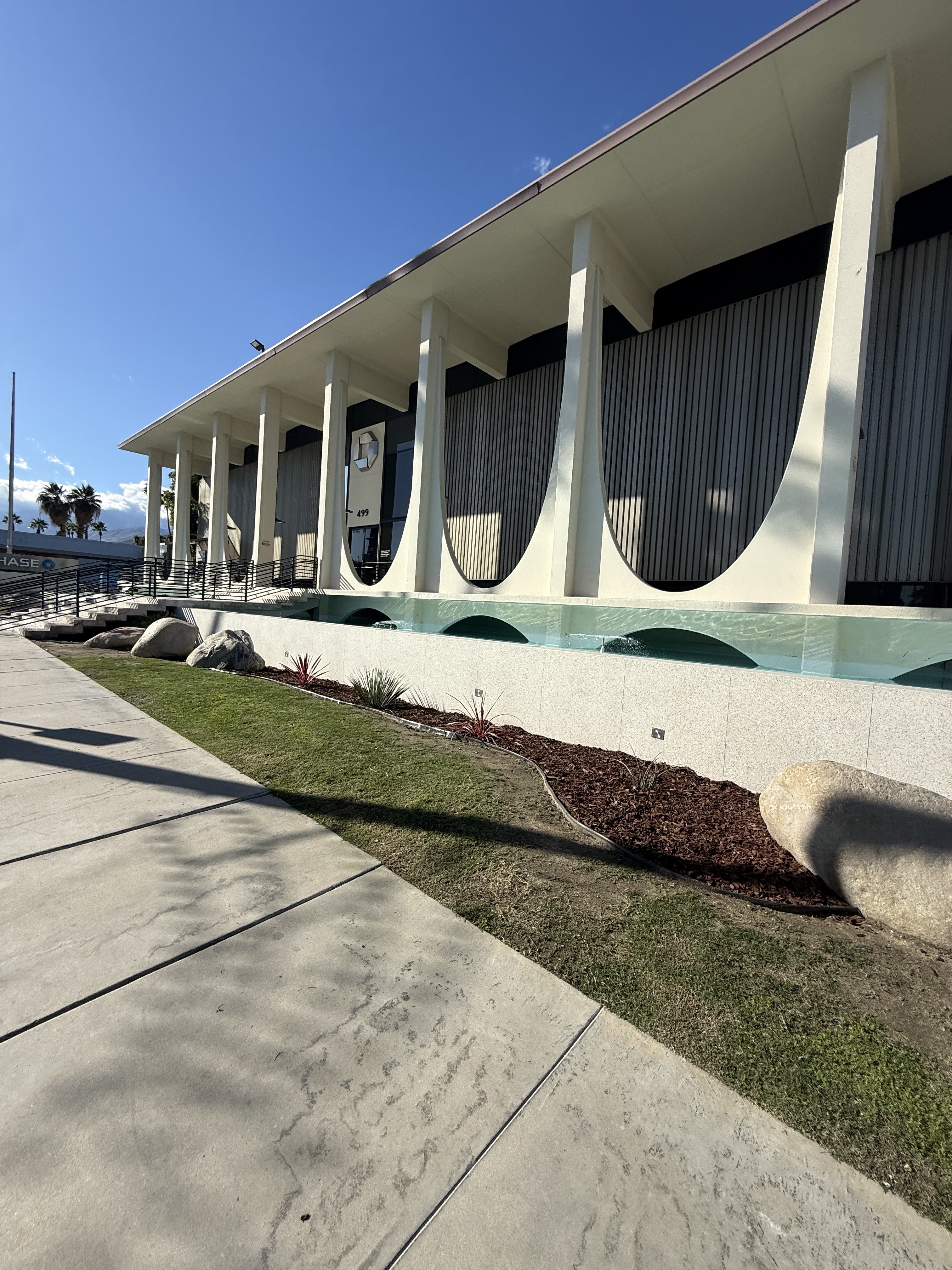 Coachella Valley Savings No. 1, Williams, Williams & Williams, 1956, Palm Springs (view 2 of 3)