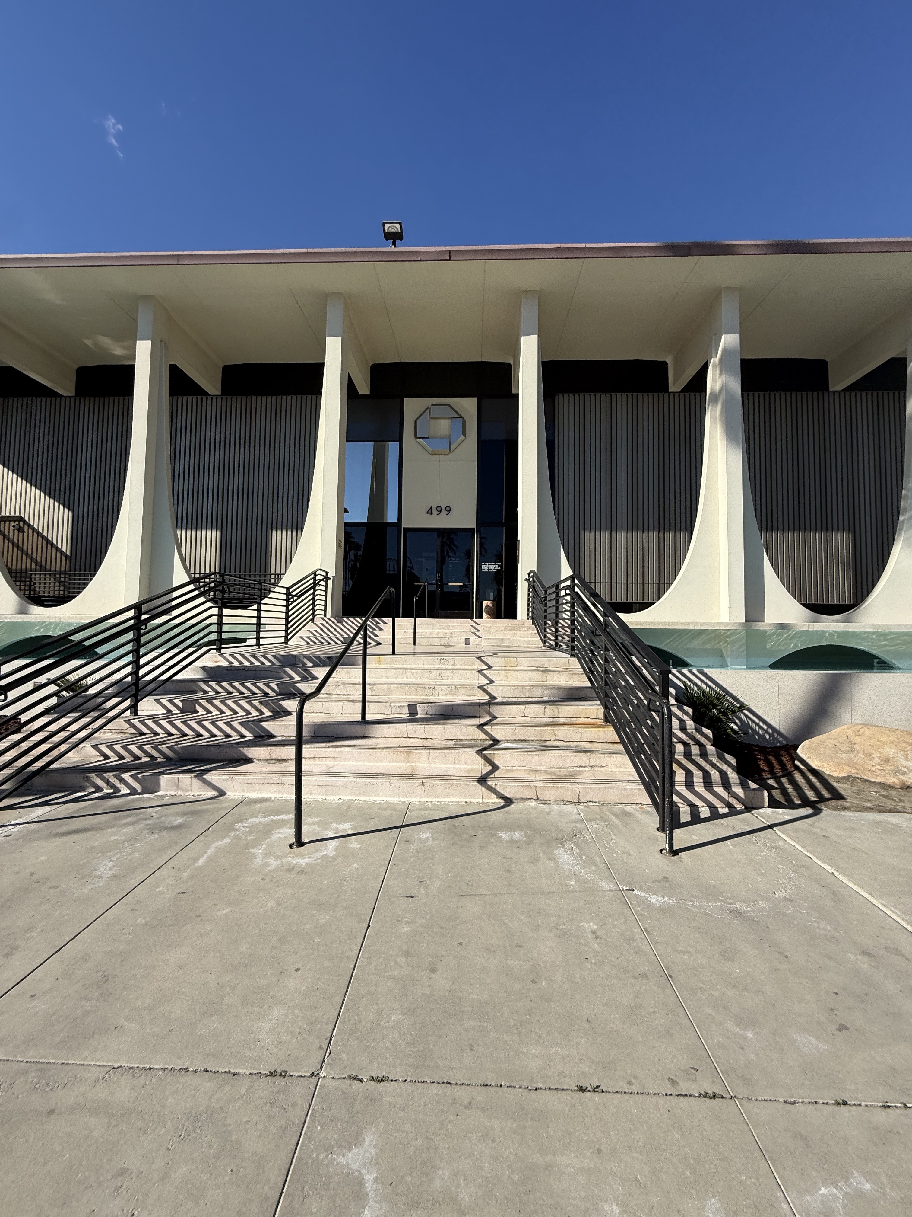 Coachella Valley Savings No. 1, Williams, Williams & Williams, 1956, Palm Springs (view 3 of 3)