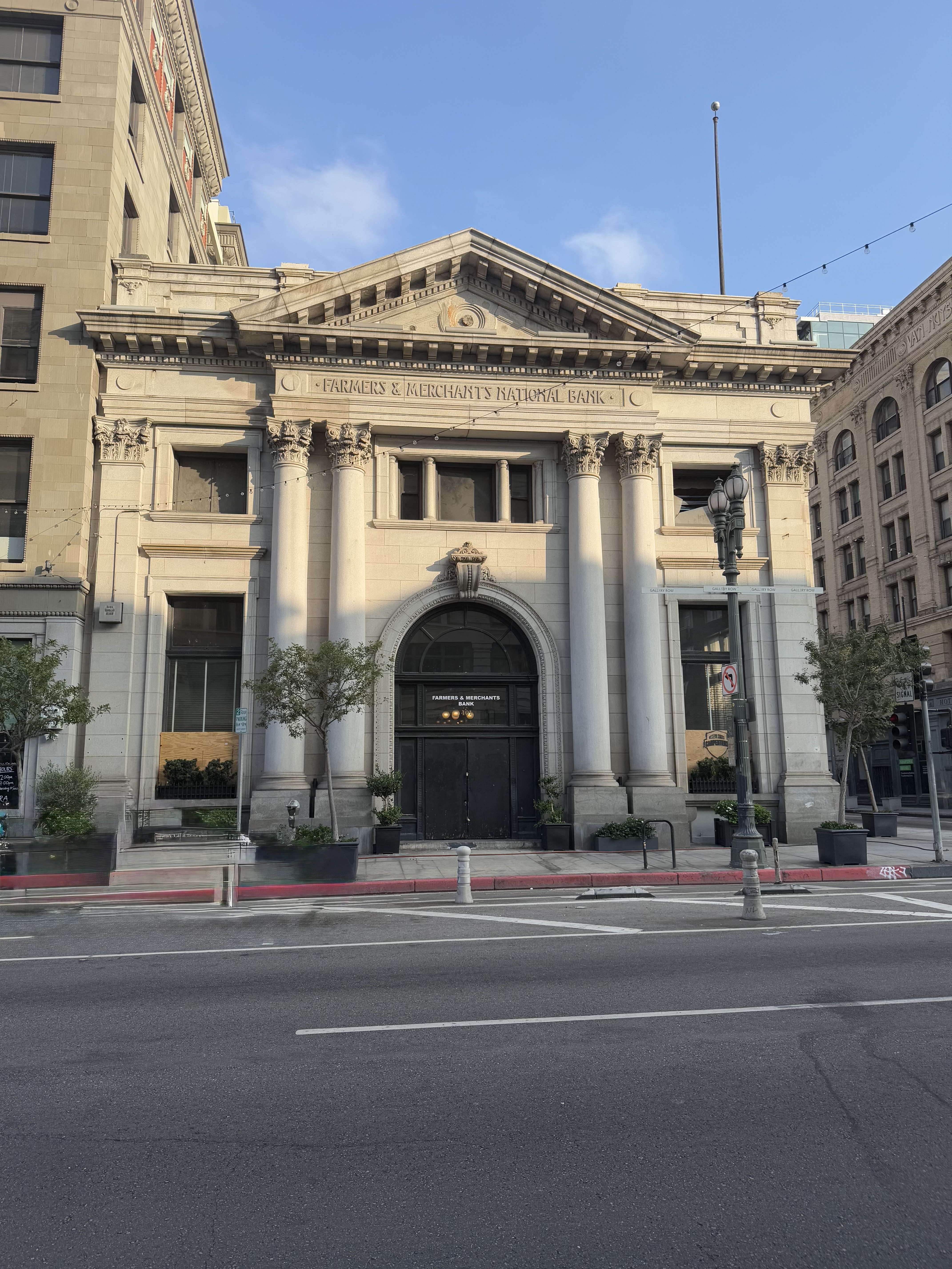 Farmers & Merchants Building, Morgan & Walls, 1923, Long Beach (view 2 of 3)