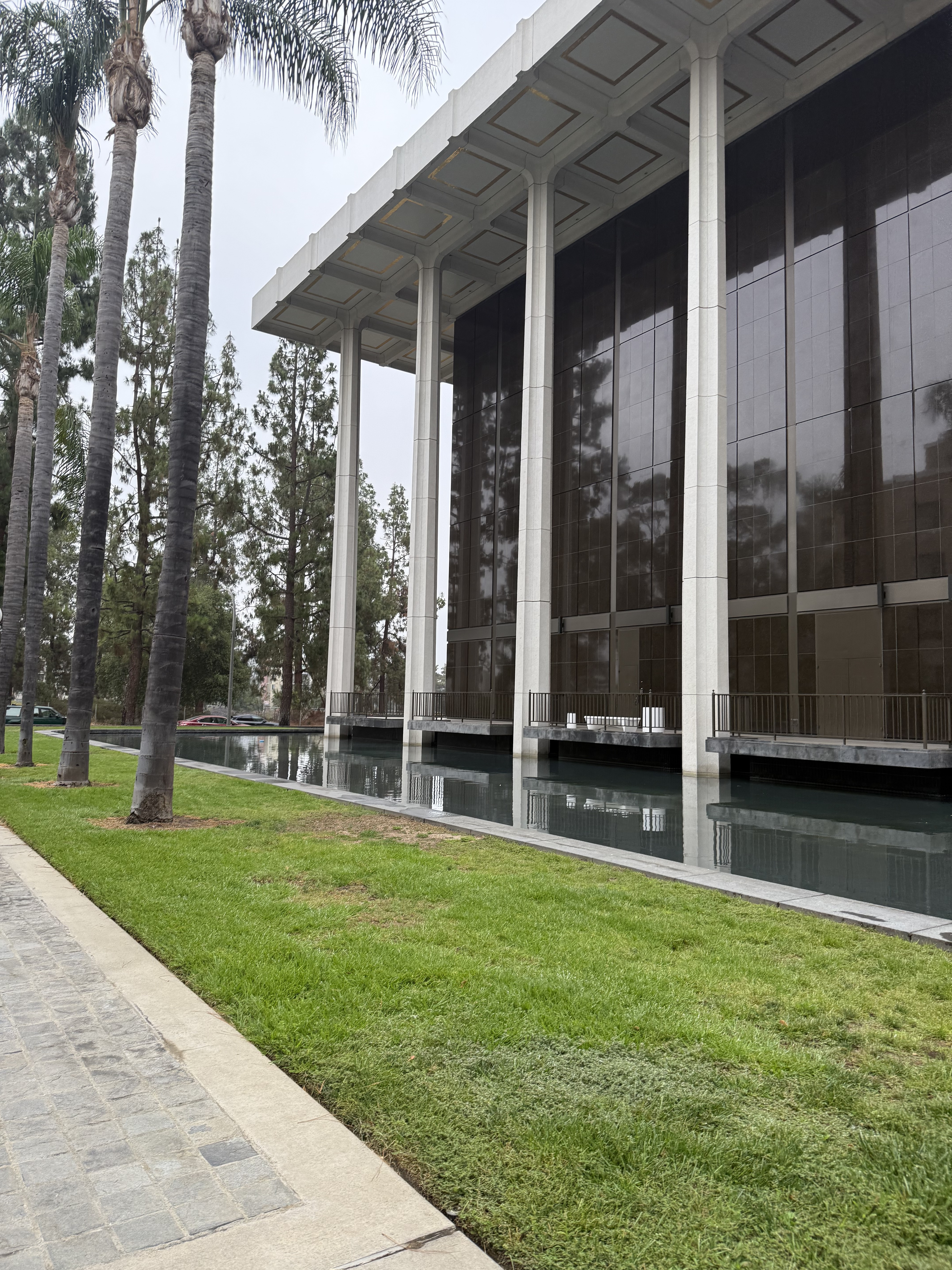 Ambassador Auditorium, Daniel Mann Johnson & Mendenhall, 1972–1974, Pasadena (view 3 of 3)