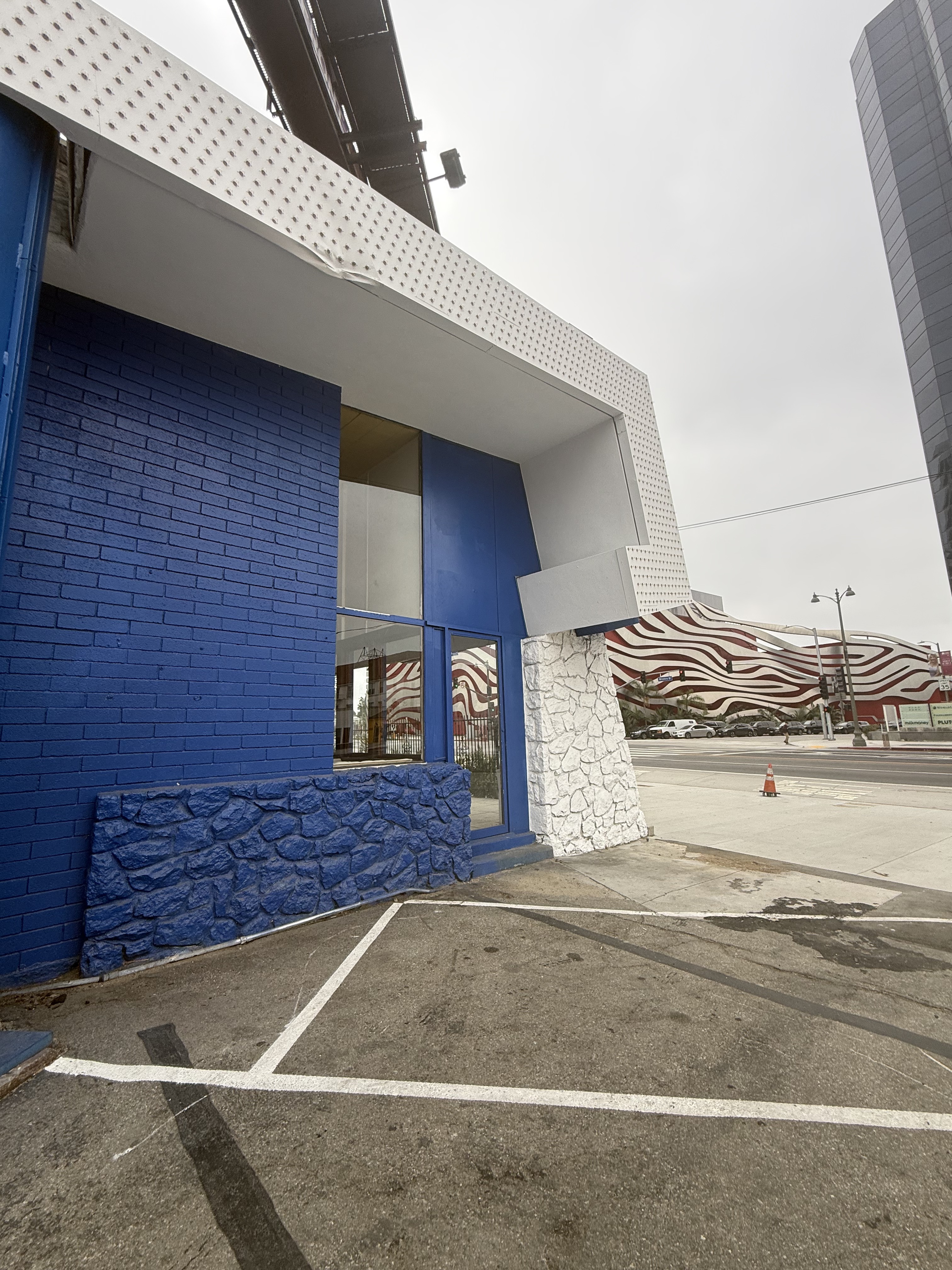 Googie (view 3 of 5)