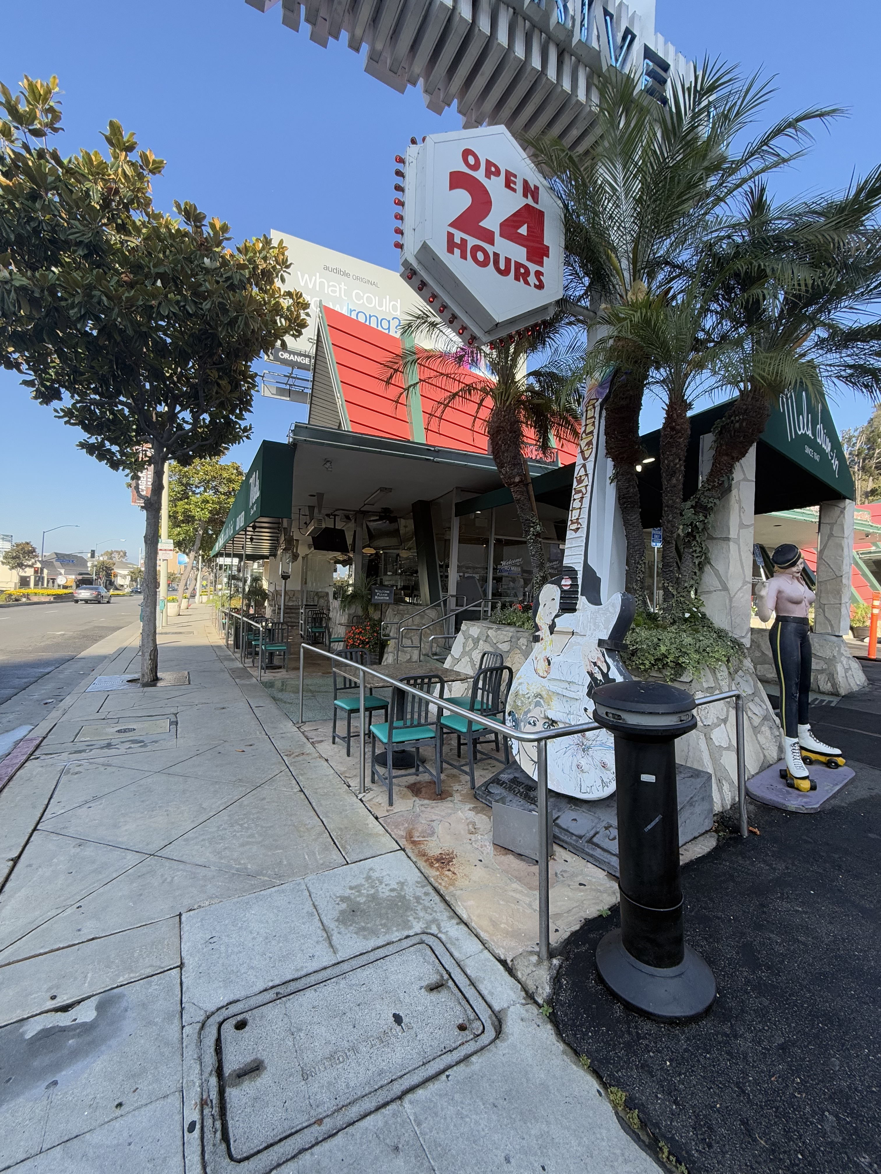 Mels Drive-In, Howard Lane, 1962, West Hollywood (view 2 of 5)