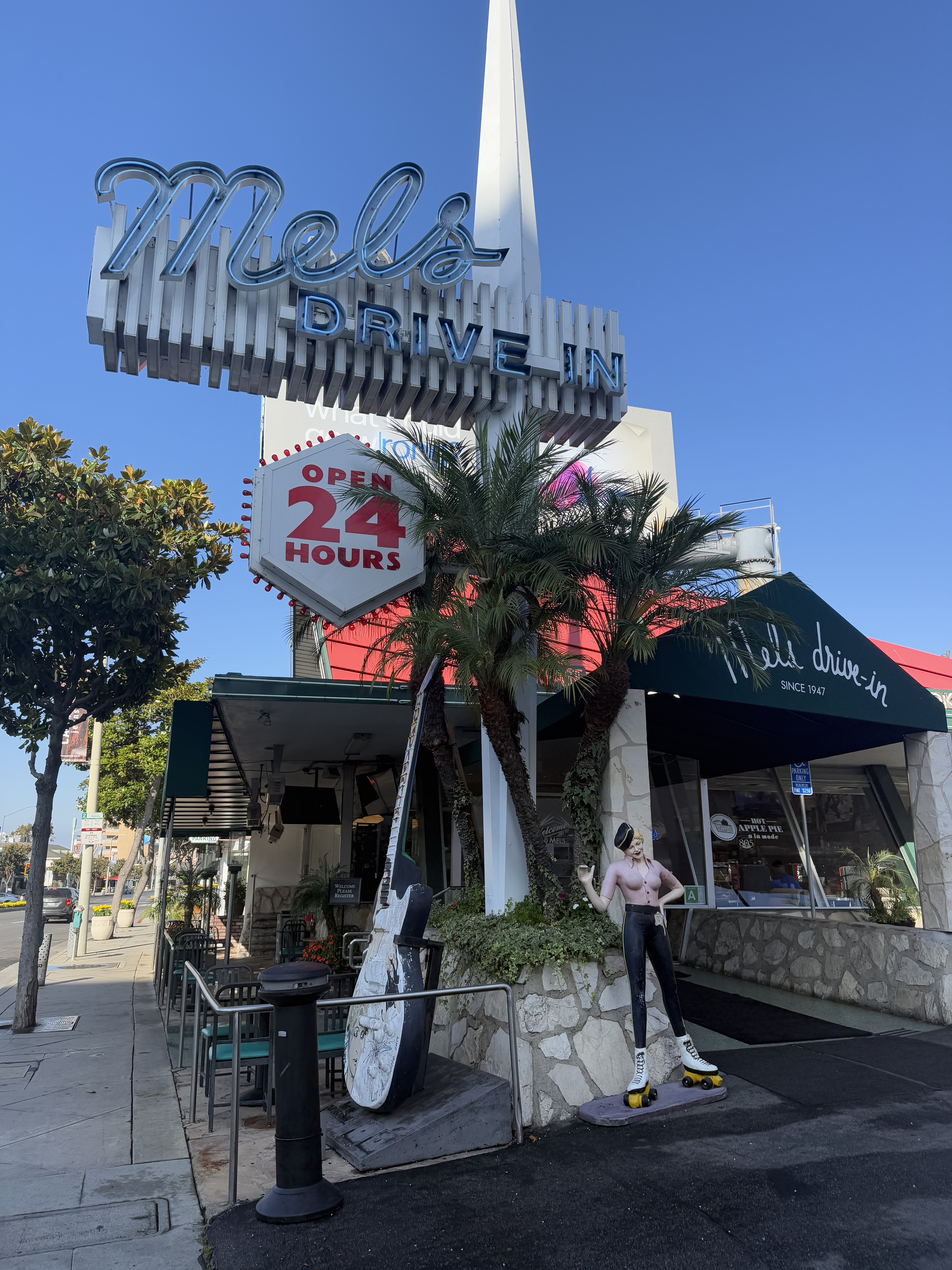 Mels Drive-In, Howard Lane, 1962, West Hollywood (view 3 of 5)