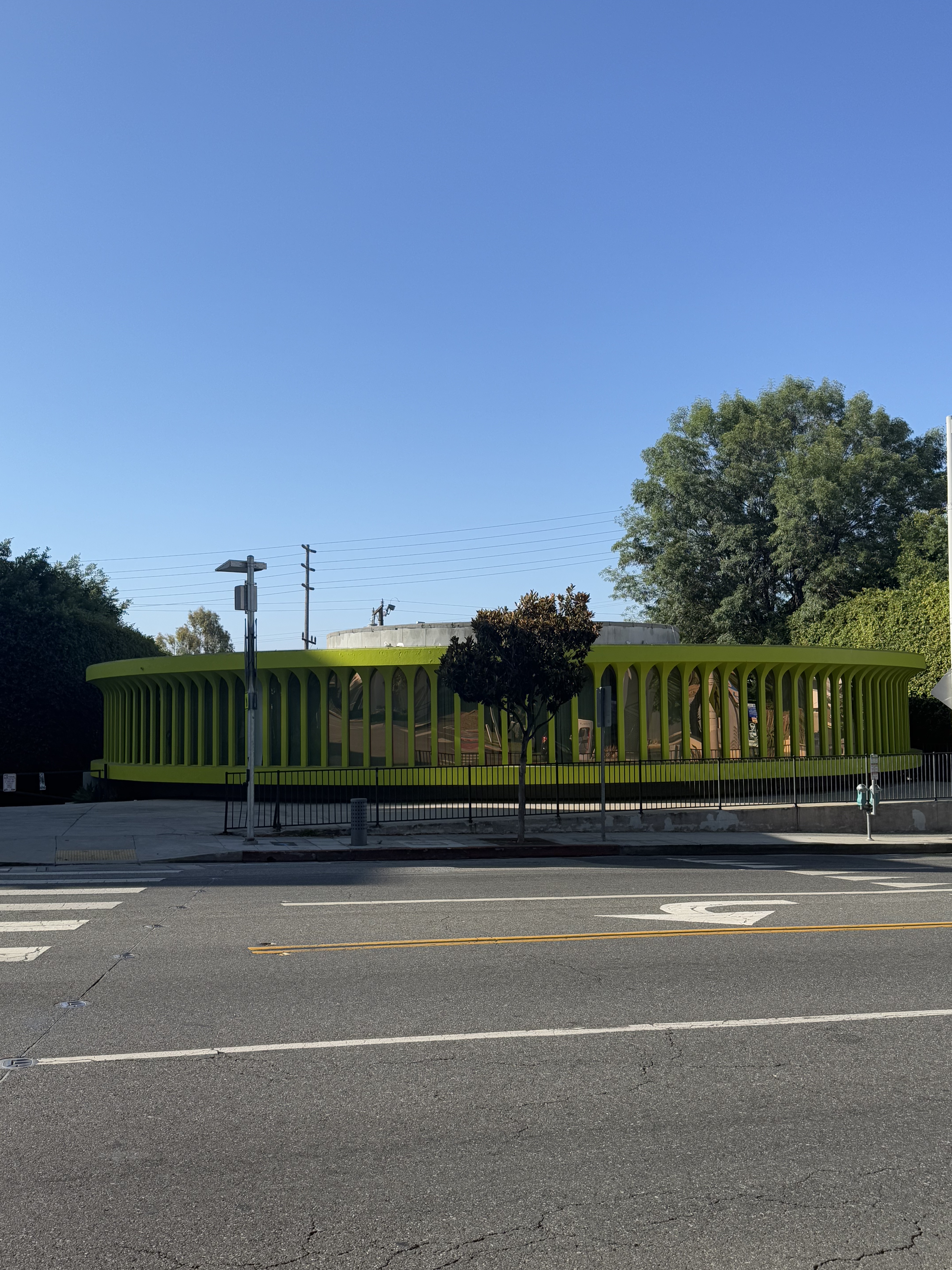 Mutato Muzika, Oscar Niemeyer, 1967, West Hollywood (view 2 of 3)