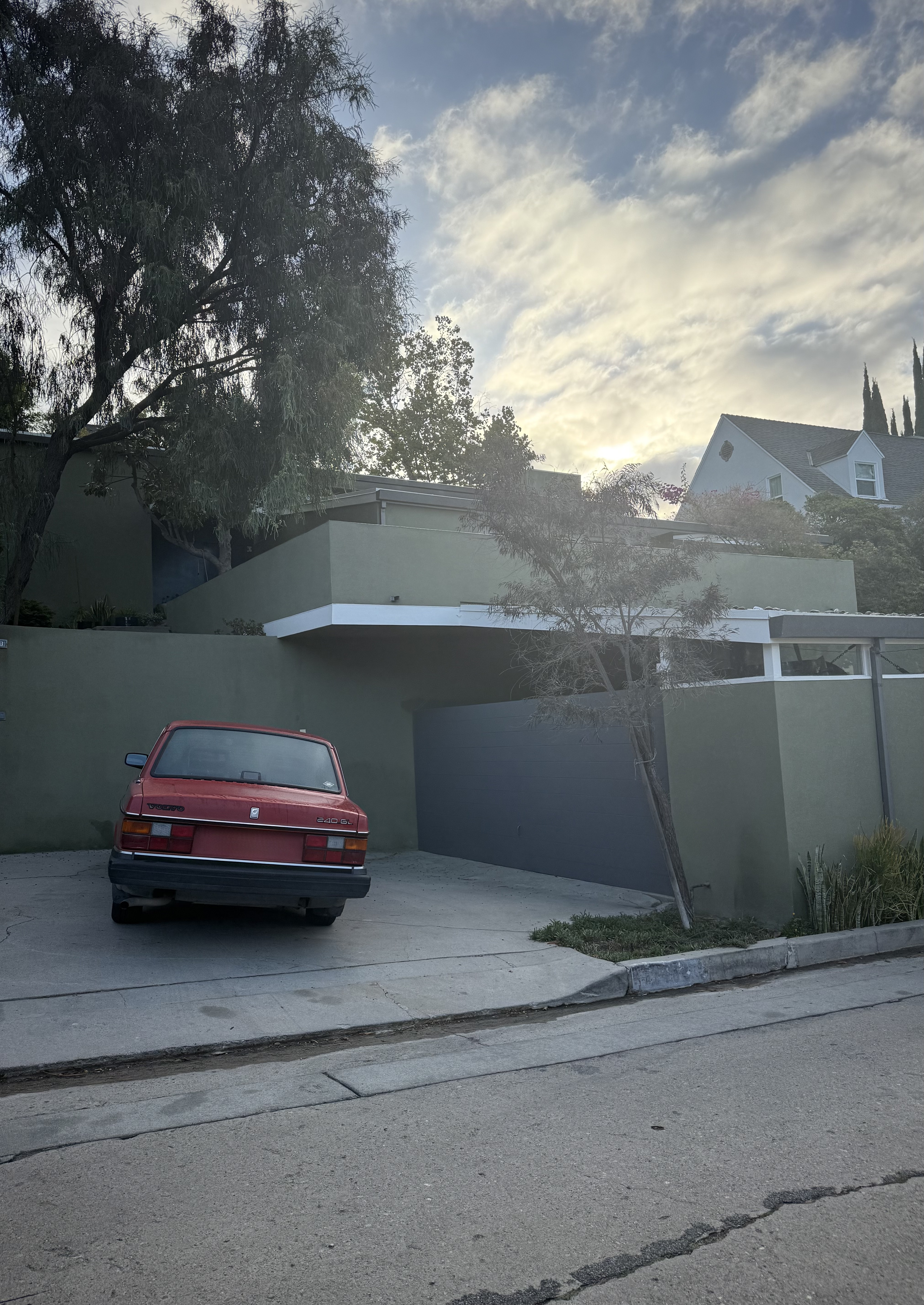 Mid-Century Modern (view 3 of 5)