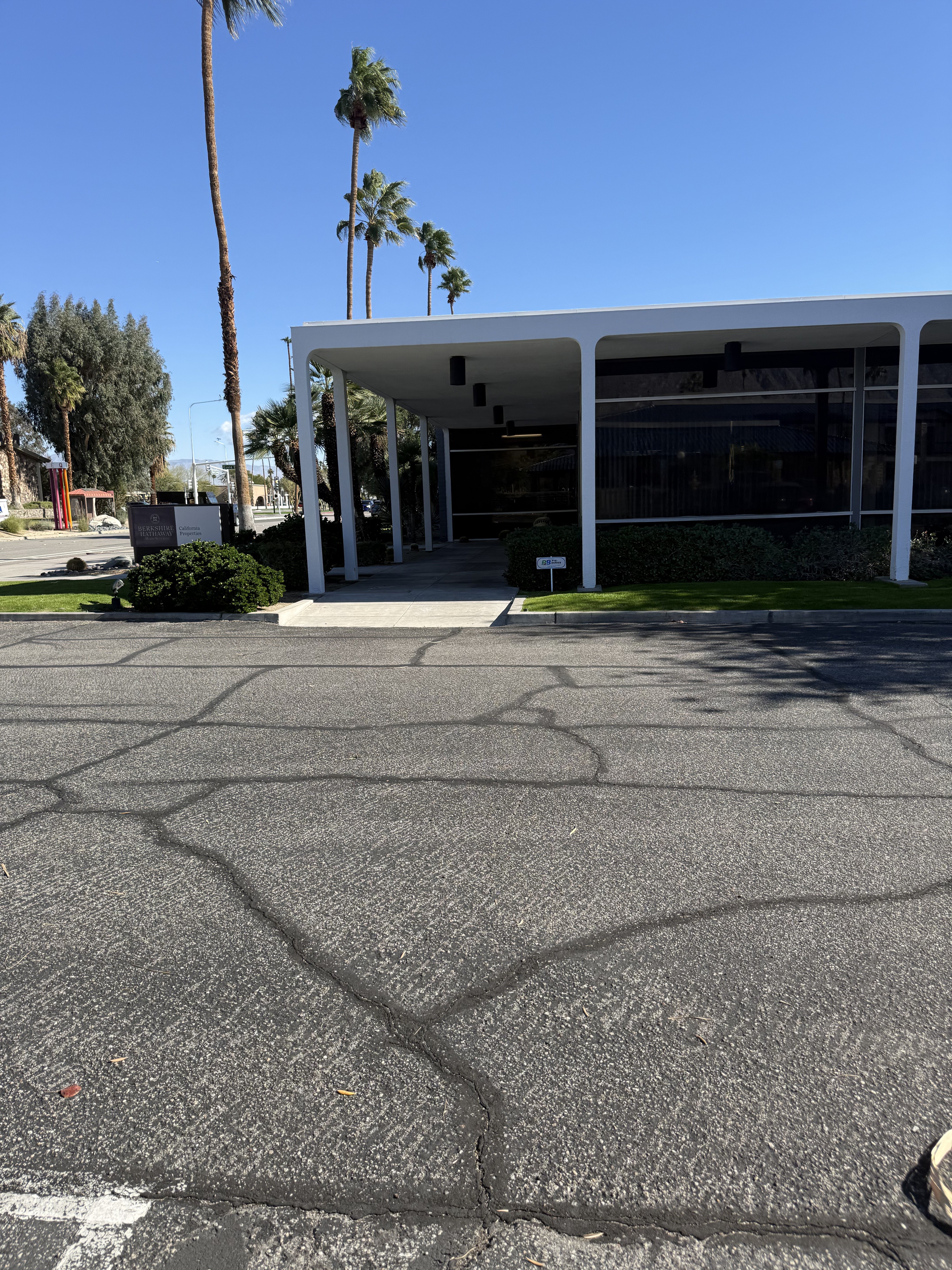 Mid-Century Modern (view 2 of 5)