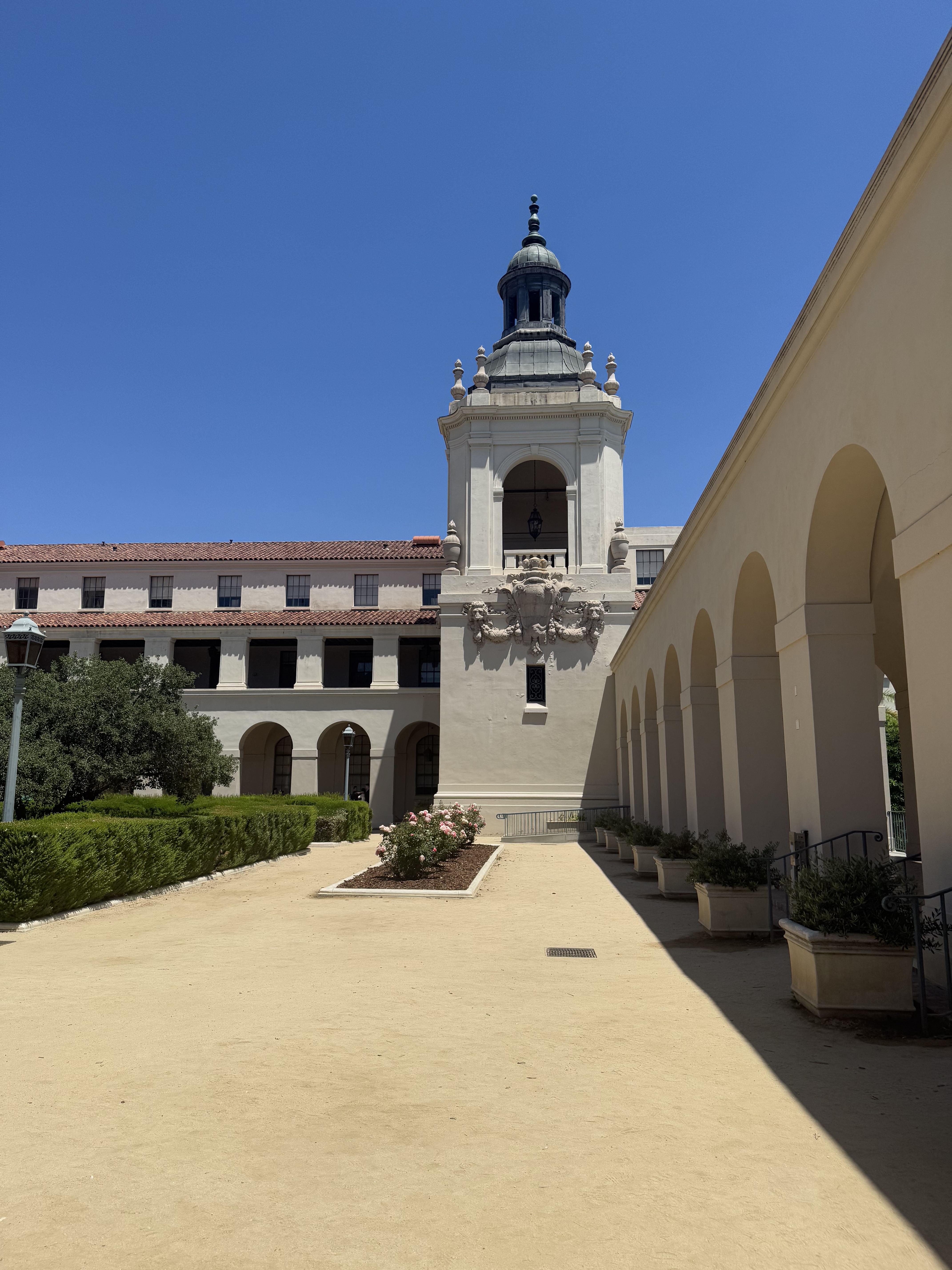 Pasadena City Hall, Bakewell & Brown, 1927, Pasadena (view 2 of 3)