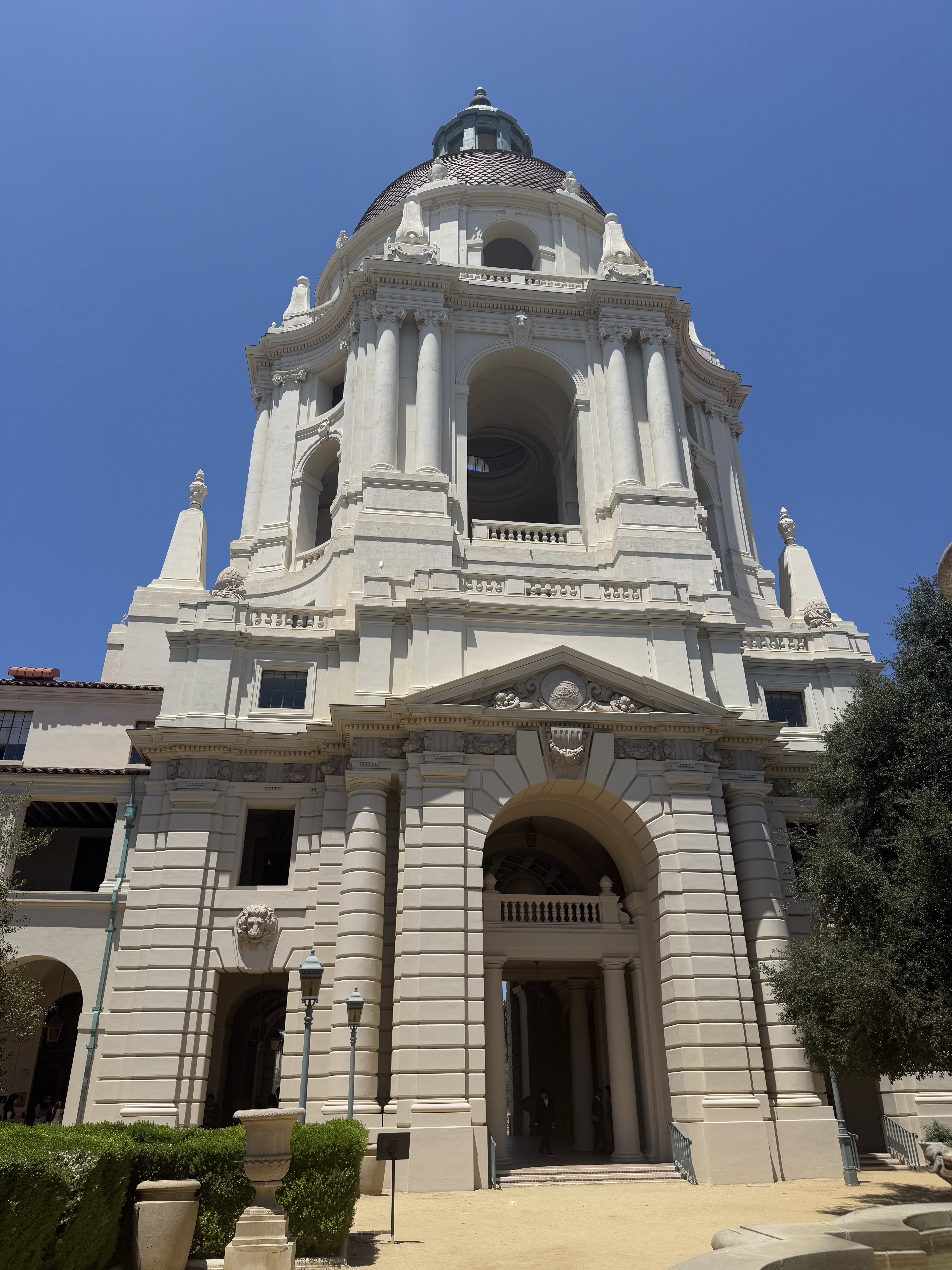 Pasadena City Hall, Bakewell & Brown, 1927, Pasadena (view 3 of 3)