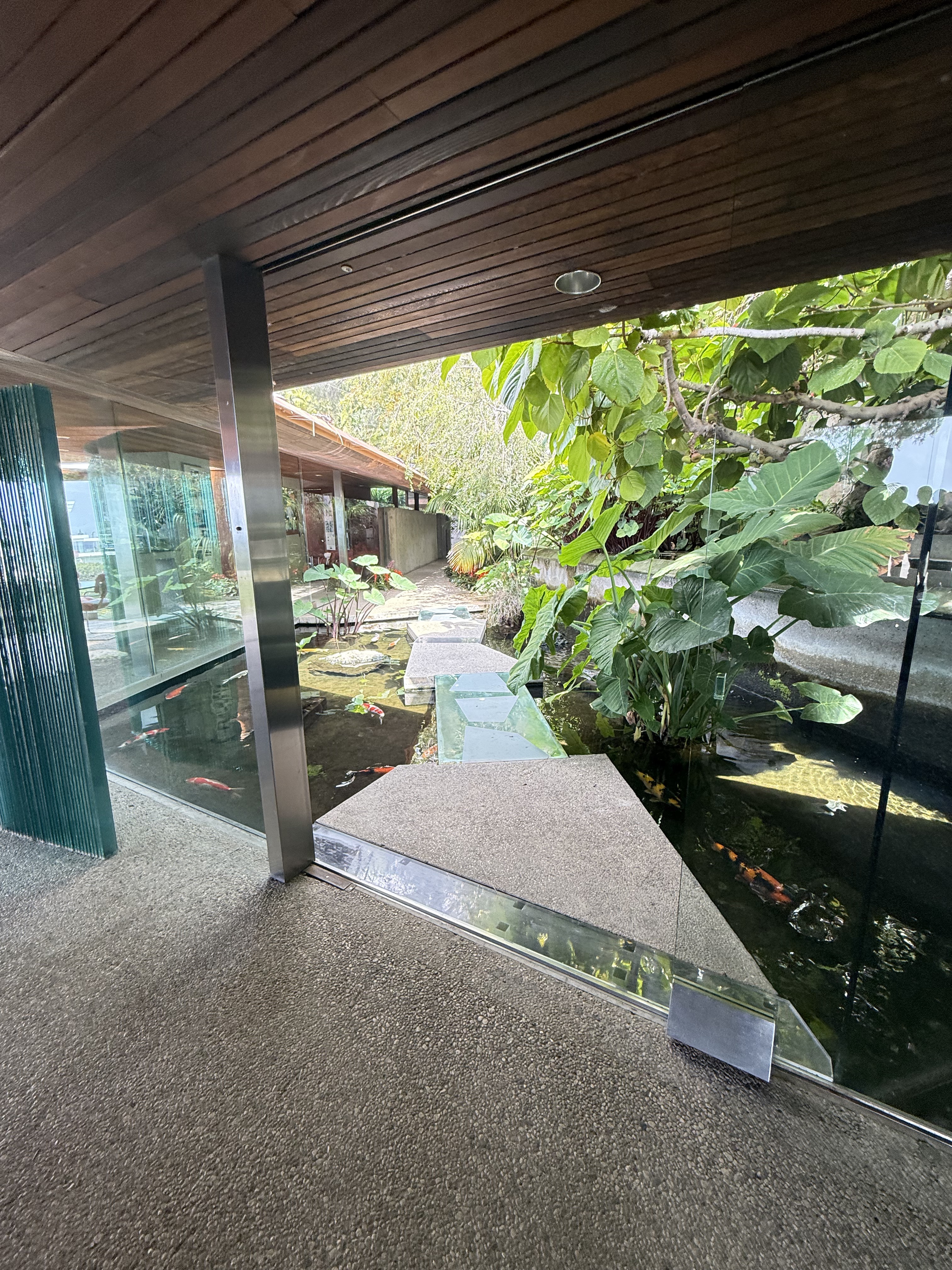 Sheats- Goldstein House, John Lautner, 1963, Beverly Hills (view 2 of 15)