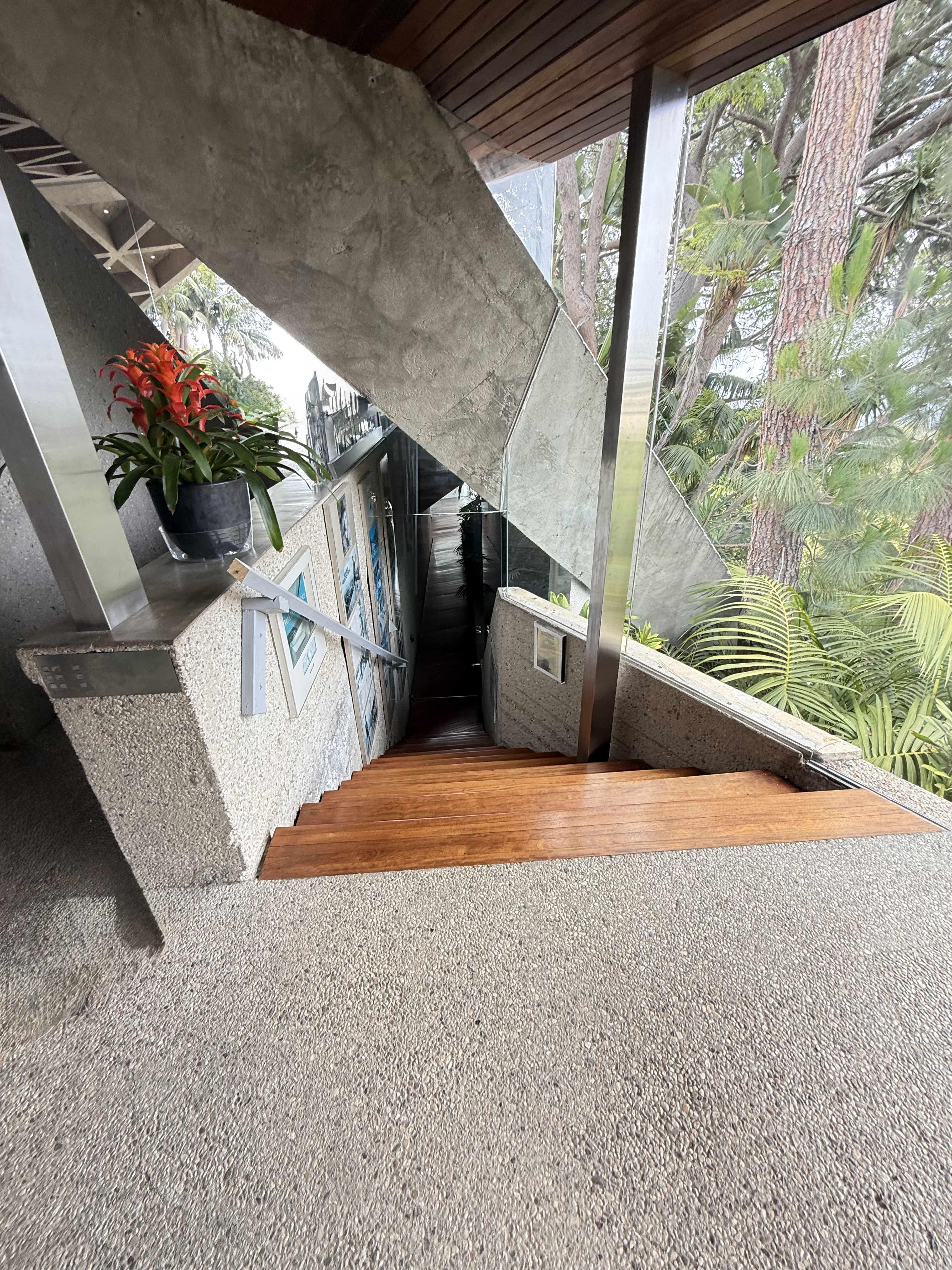 Sheats- Goldstein House, John Lautner, 1963, Beverly Hills (view 3 of 15)