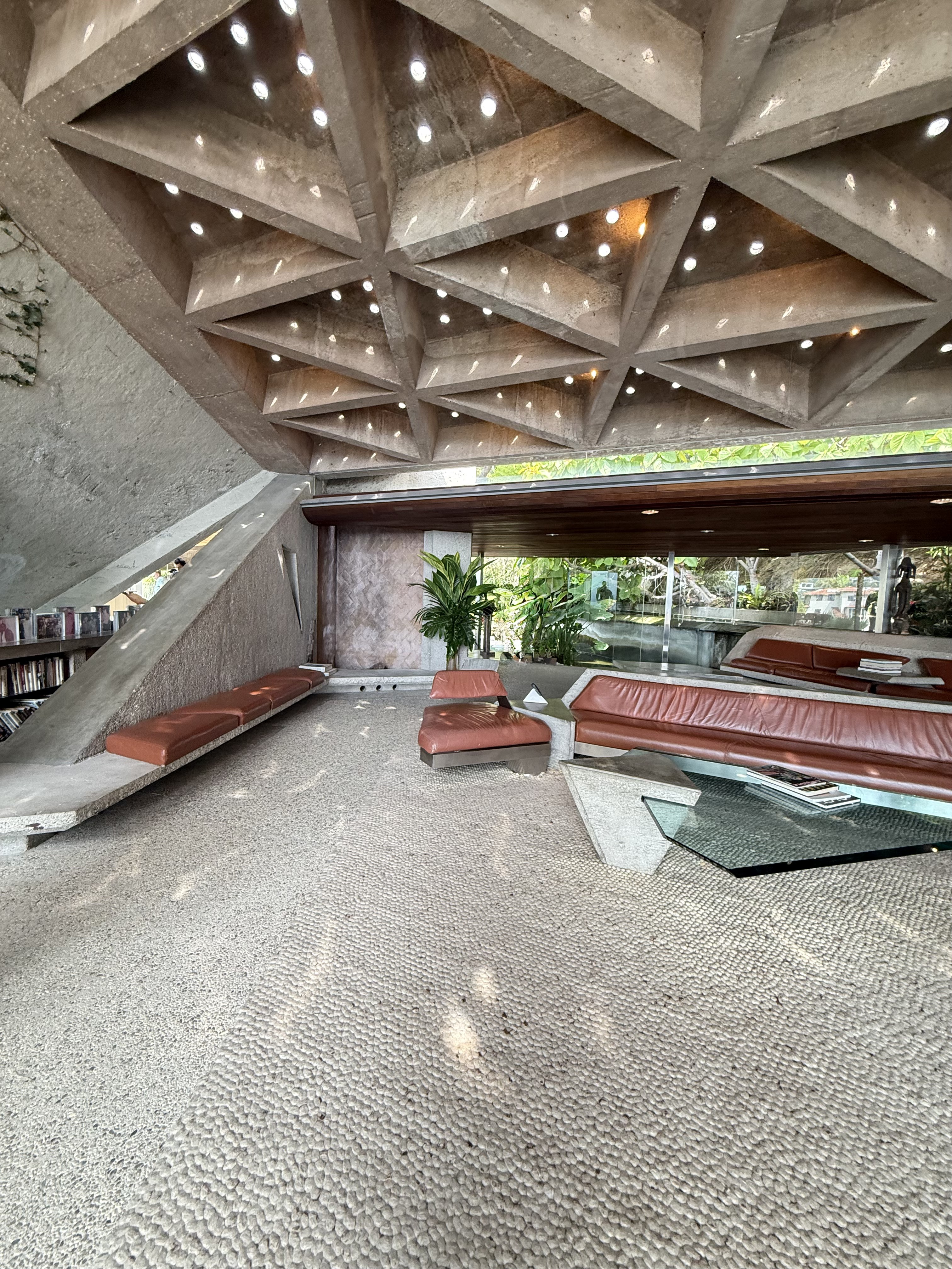 Sheats- Goldstein House, John Lautner, 1963, Beverly Hills (view 4 of 15)