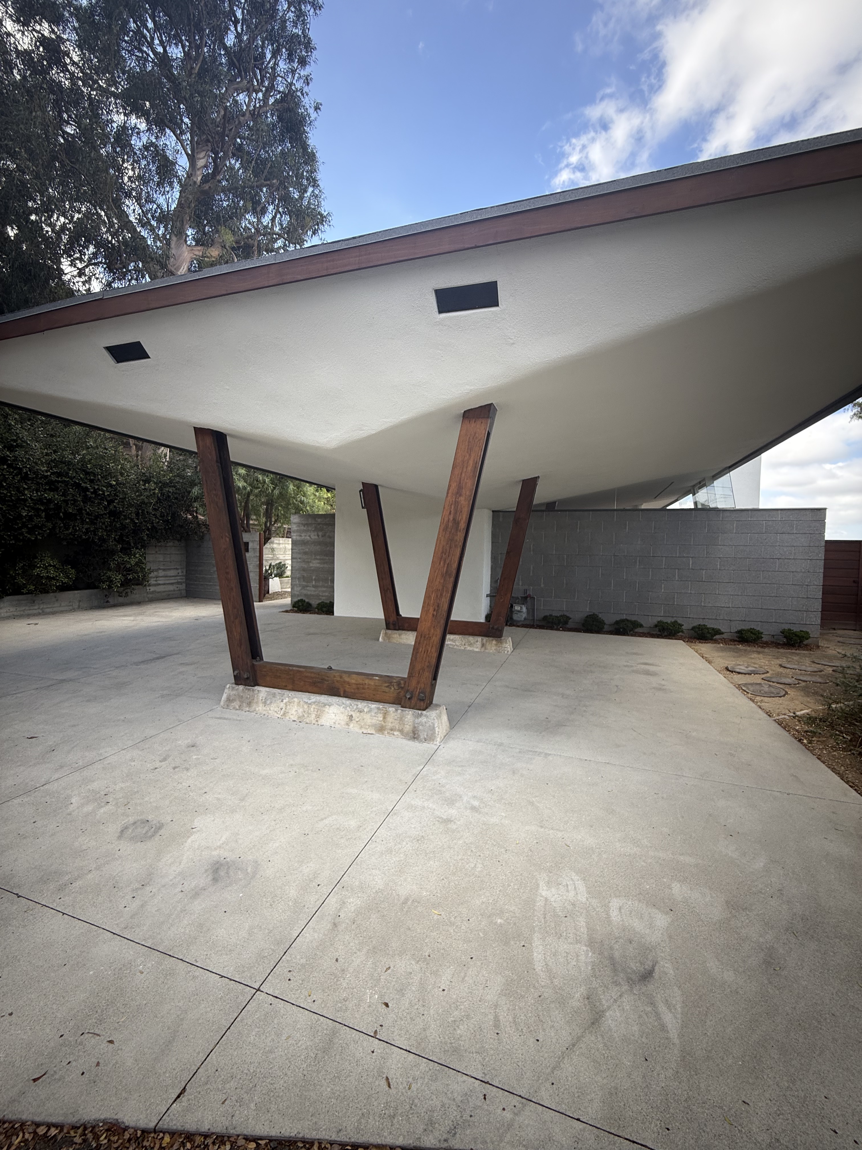 Salkin House, John Lautner, 1948, Echo Park (view 2 of 16)