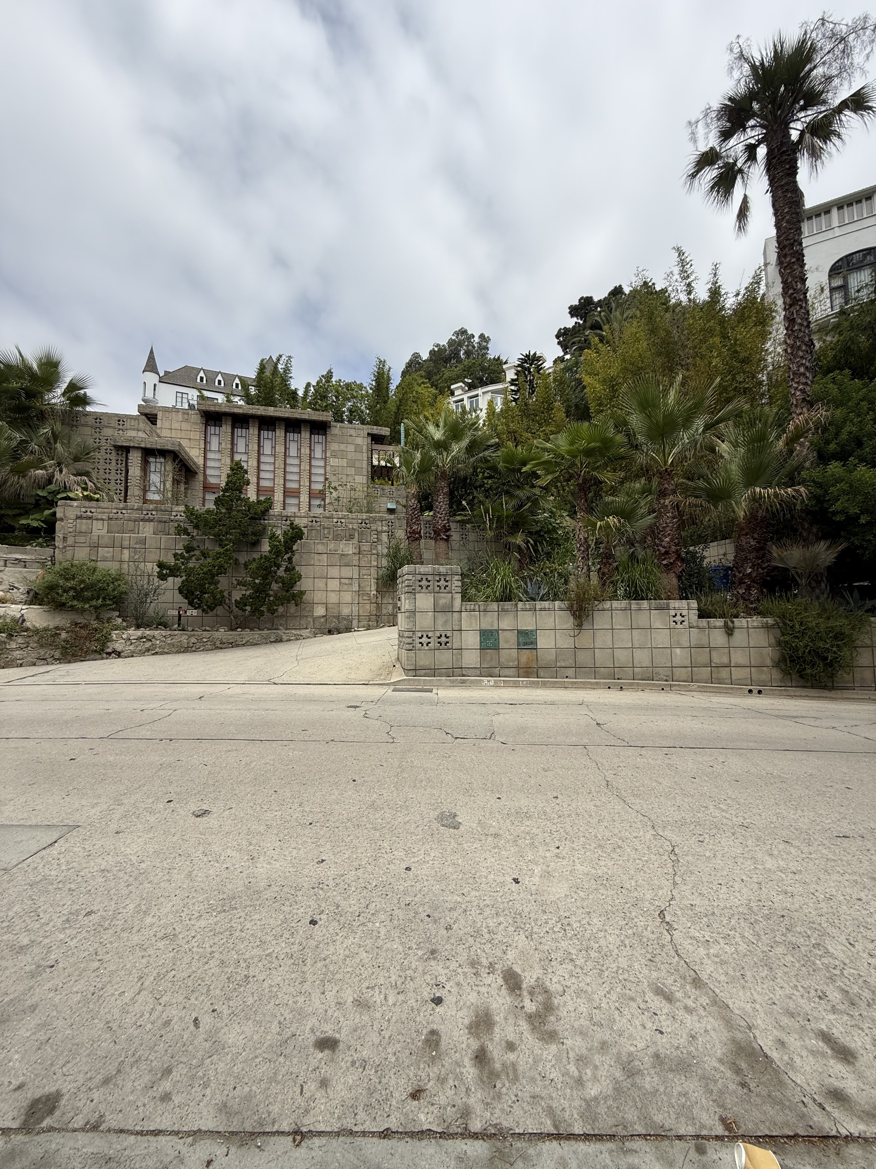 Storer House, Frank Lloyd Wright, 1923, West Hollywood (view 2 of 6)