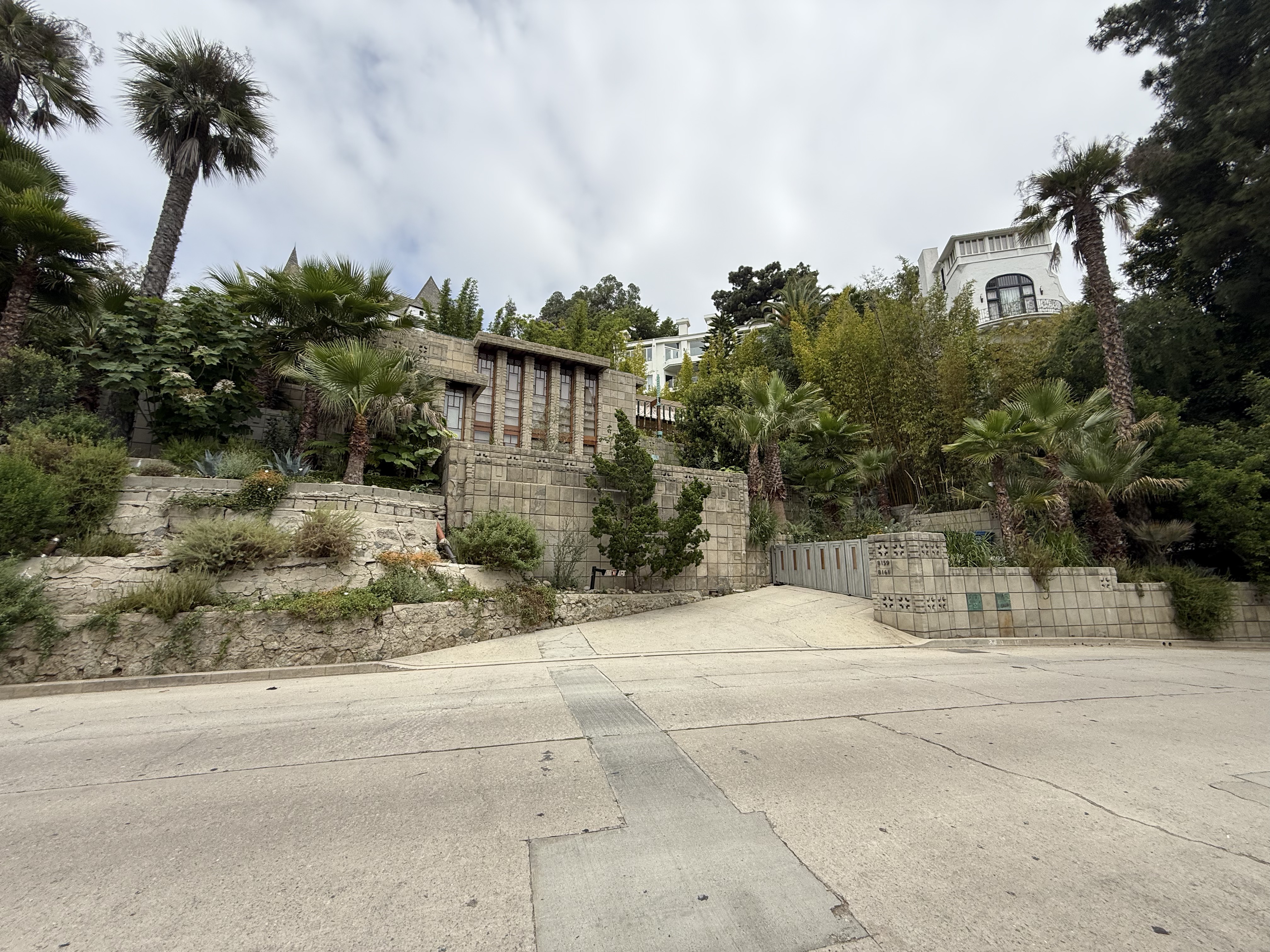 Storer House, Frank Lloyd Wright, 1923, West Hollywood (view 3 of 6)