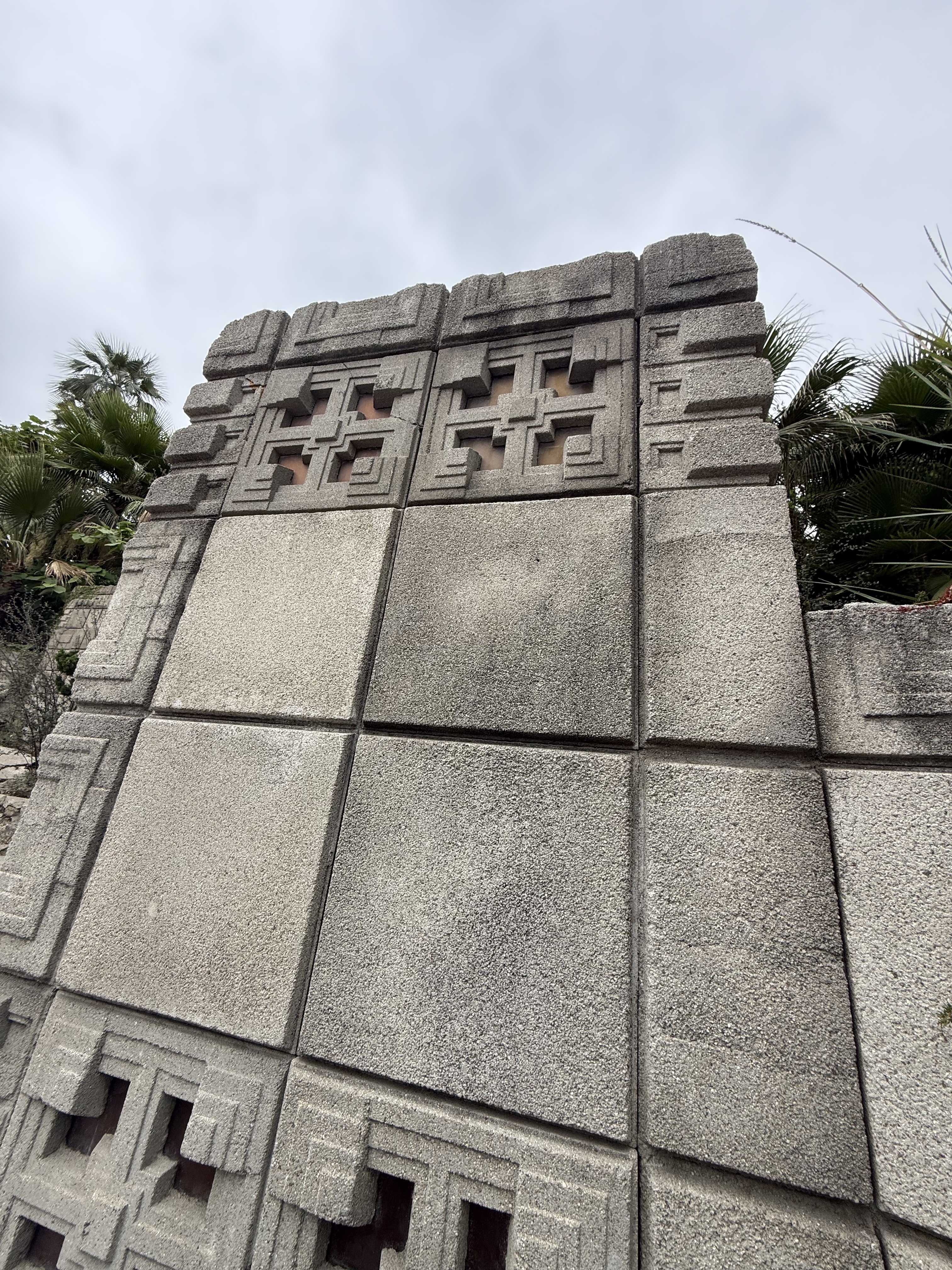 Storer House, Frank Lloyd Wright, 1923, West Hollywood (view 5 of 6)
