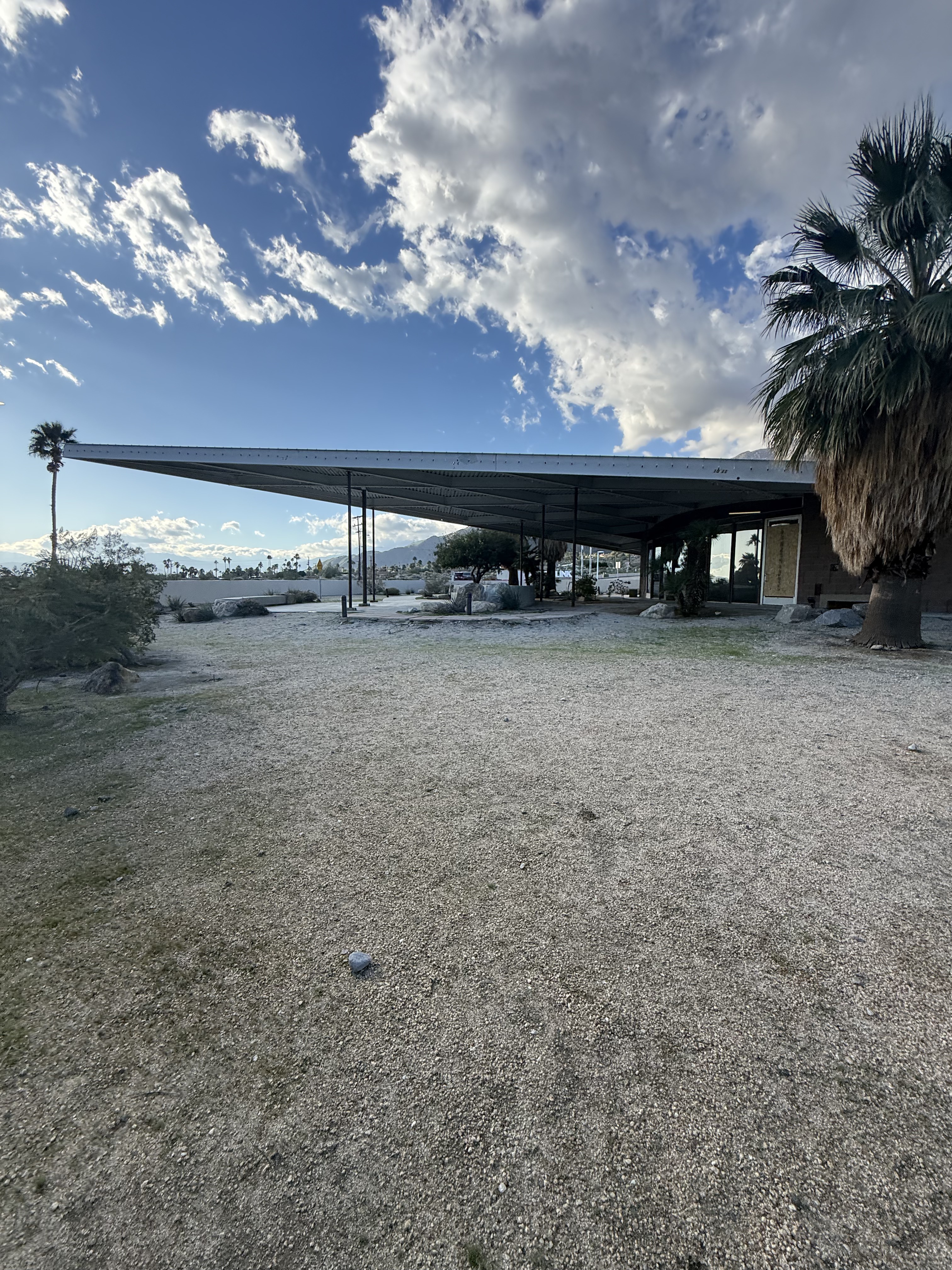 Tramway Gas Station, Frey & Chambers, 1963, Palm Springs (view 2 of 3)