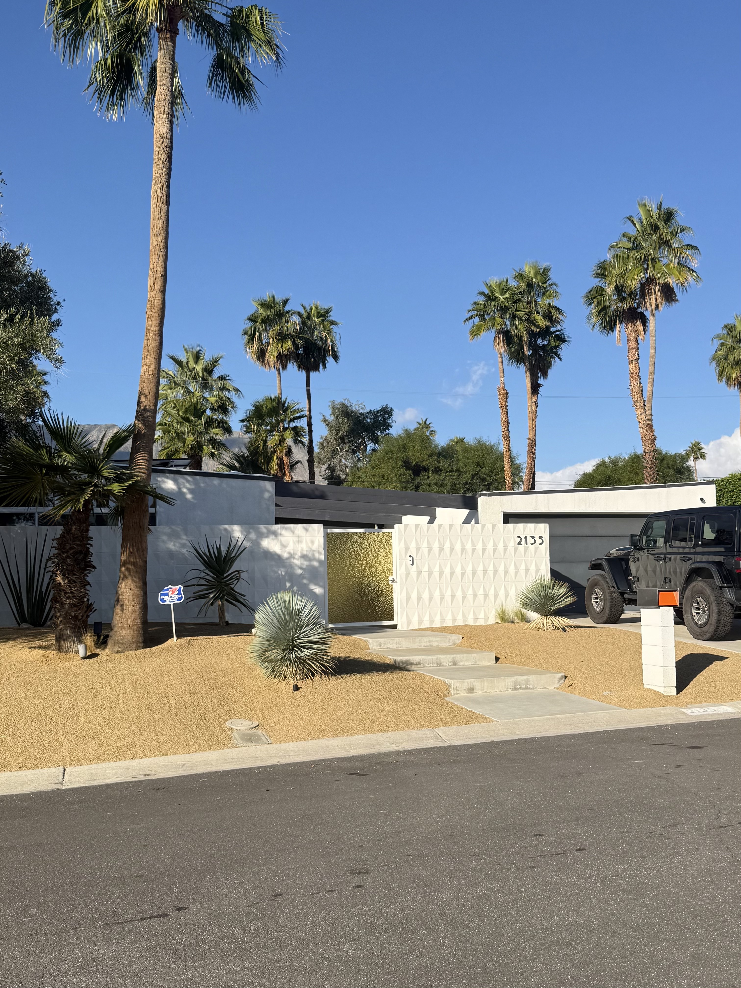 Mid-Century Modern (view 4 of 5)