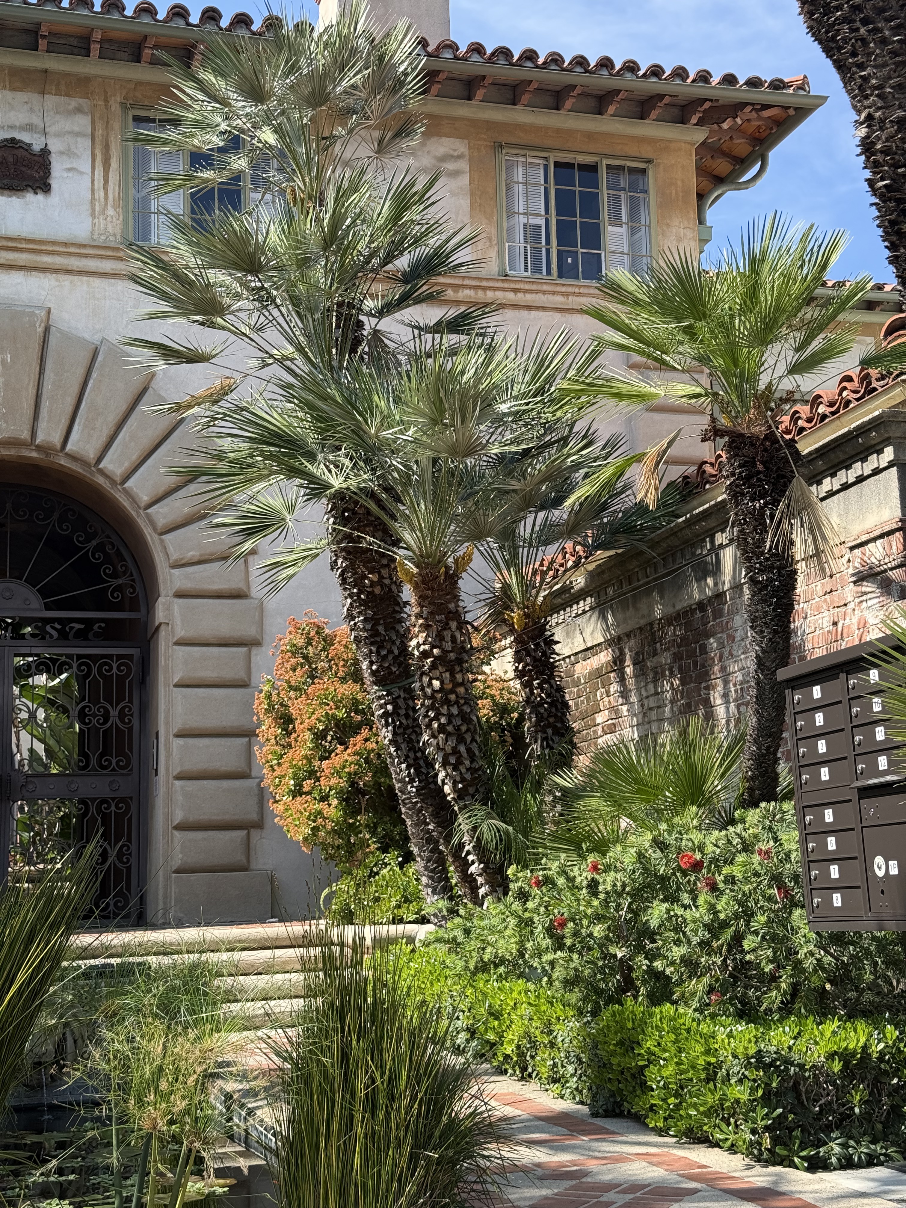 Villa D'Este, Walter & F. Pierpont Davis, 1927, West Hollywood (view 2 of 4)