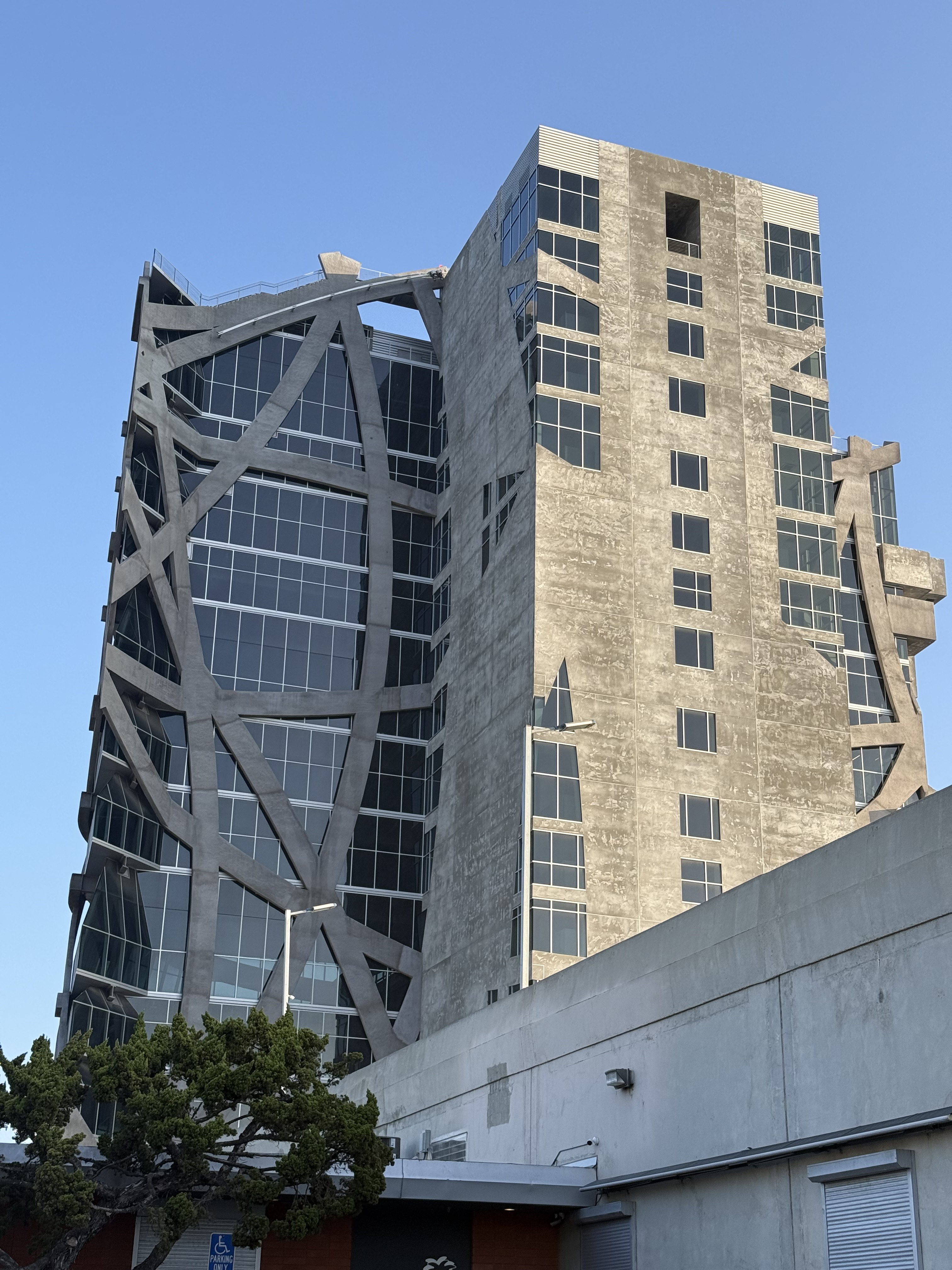 (W)rapper Building, Eric Owen Moss, 2024, Culver City