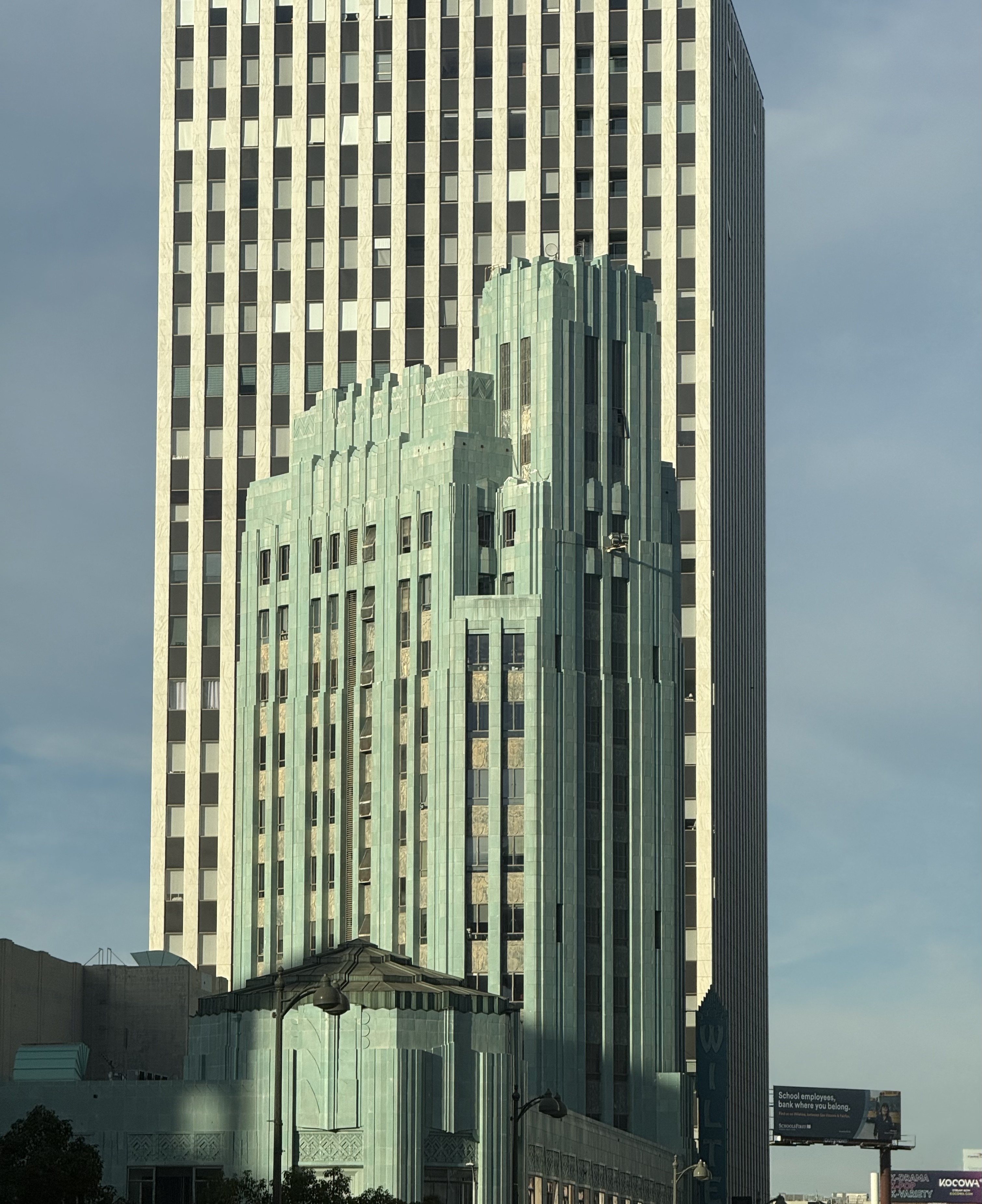 Pellissier Building and Wiltern Theater, Stiles O. Clements, 1931, Los Angeles (view 2 of 6)