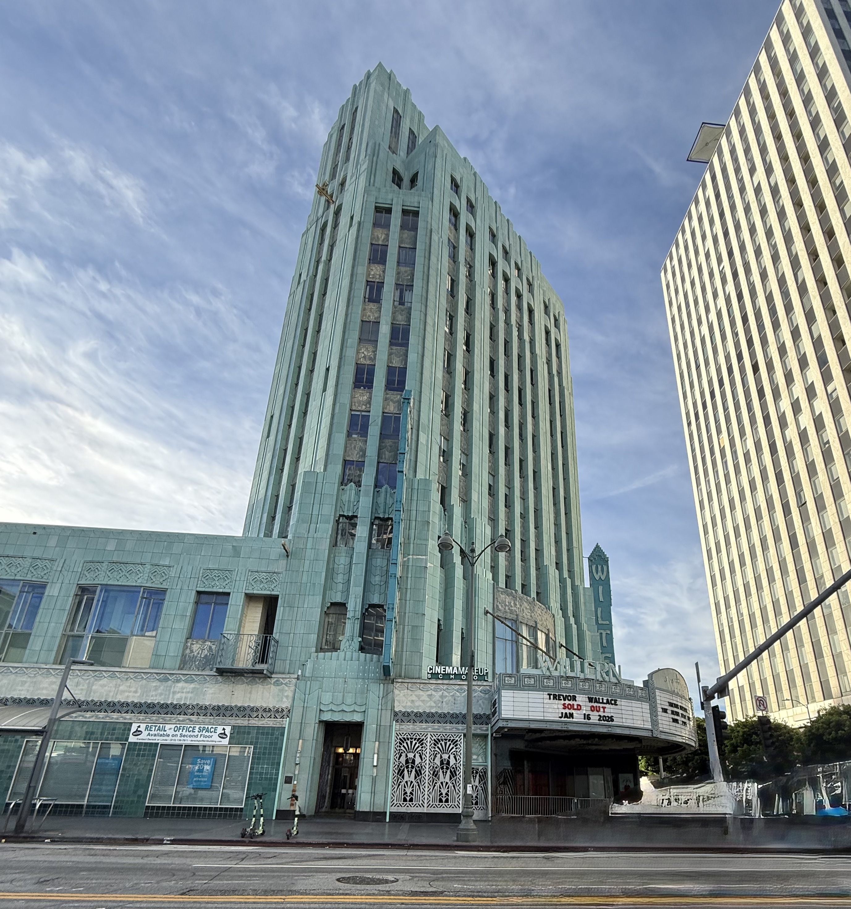 Pellissier Building and Wiltern Theater, Stiles O. Clements, 1931, Los Angeles (view 3 of 6)